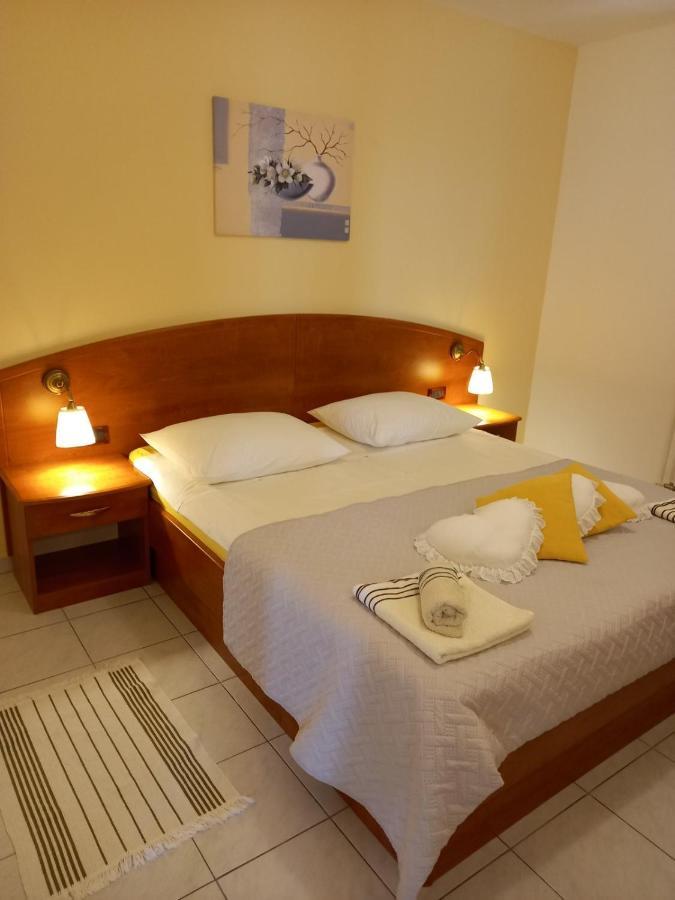 Apartman Katica Banjol Ngoại thất bức ảnh