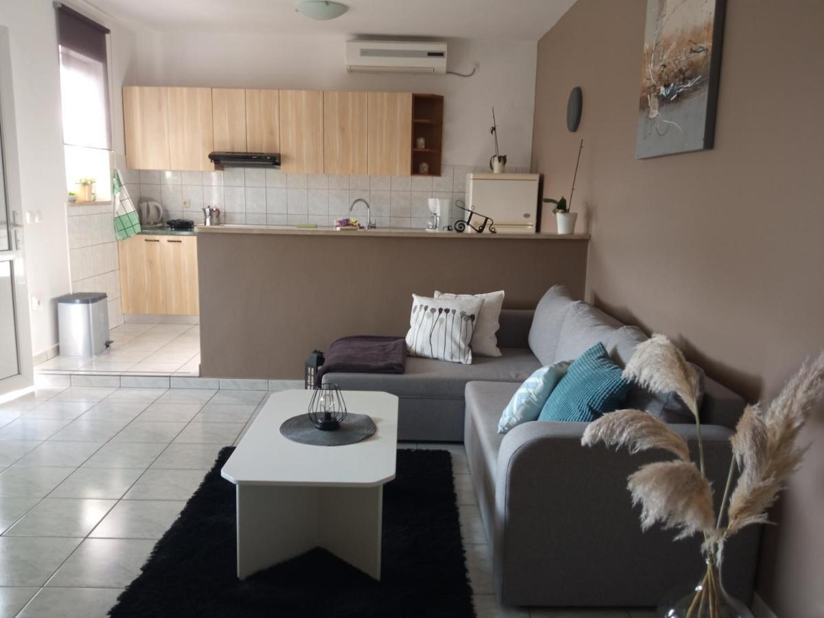 Apartman Katica Banjol Ngoại thất bức ảnh