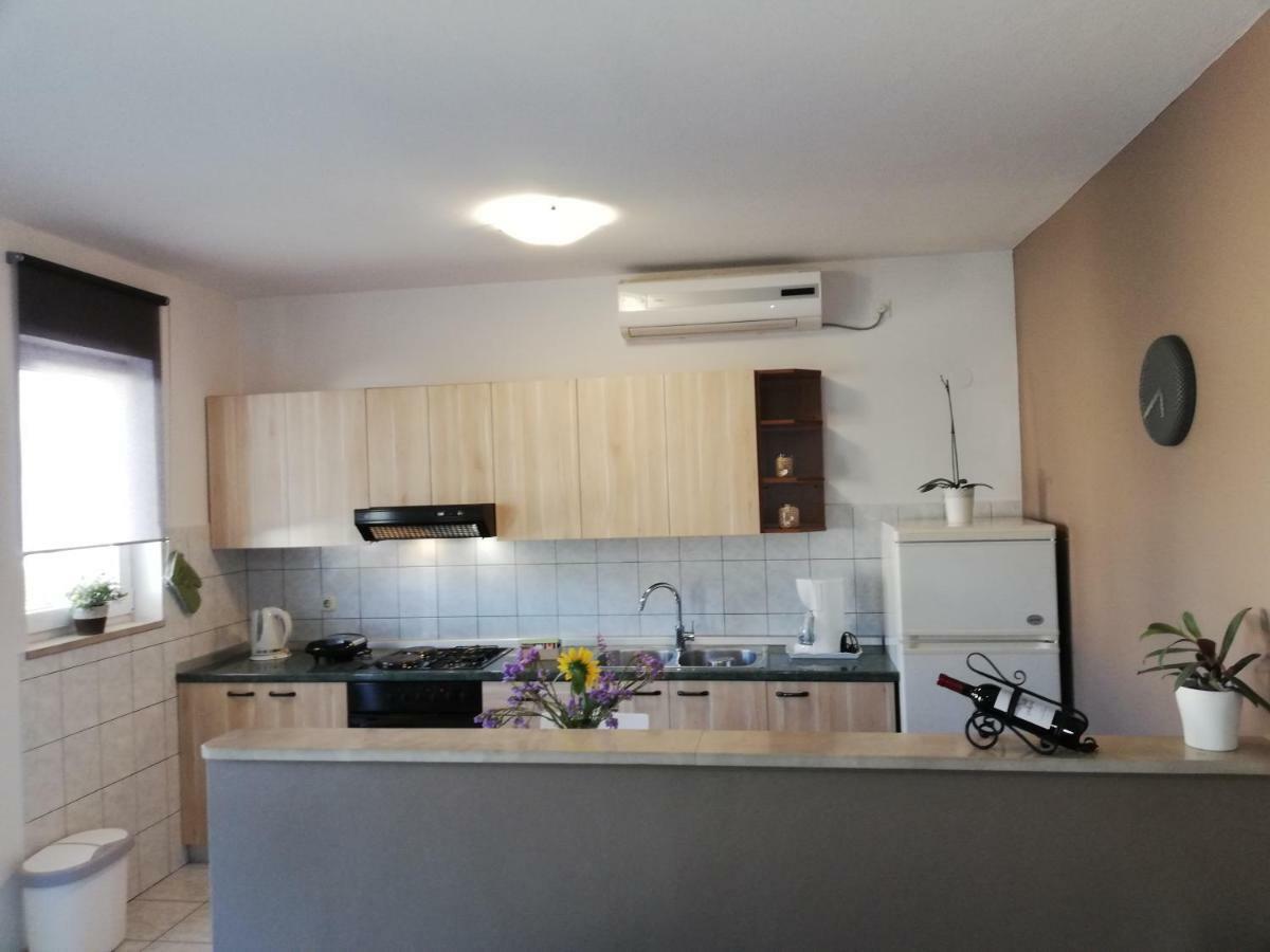 Apartman Katica Banjol Ngoại thất bức ảnh